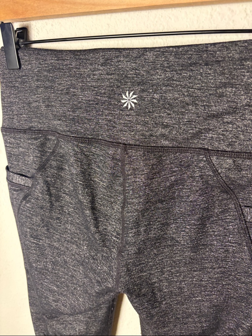 Athleta Heathered Gray Pocket Leggings S/349497 - Picture 4 of 4